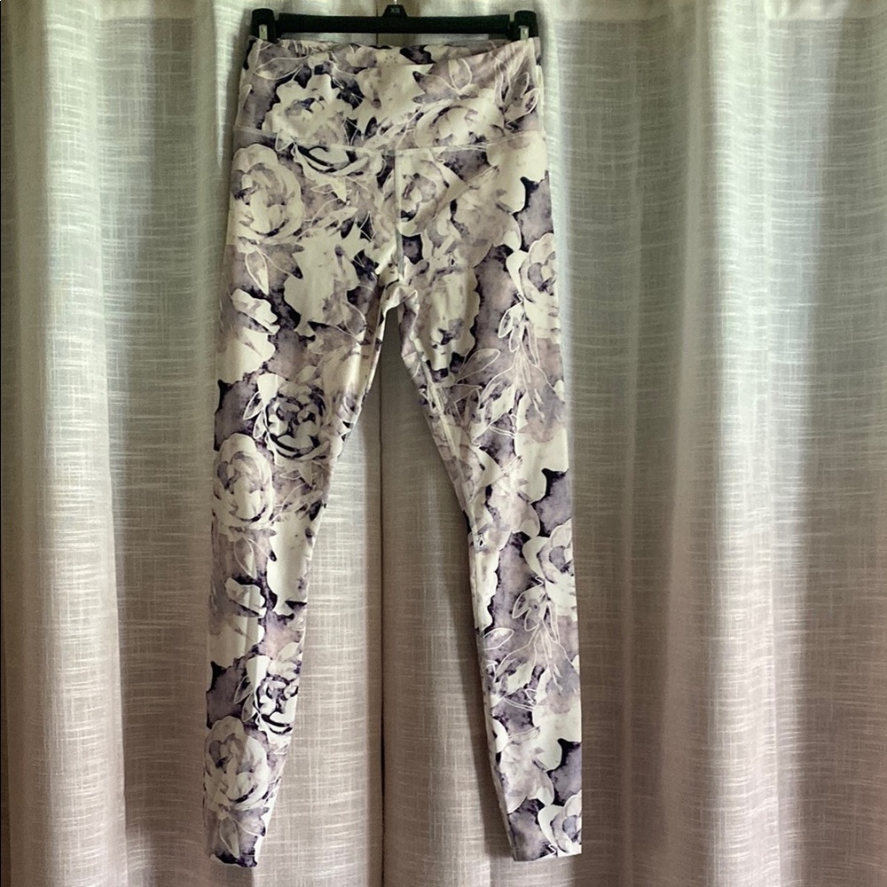 Floral Print Varley Leggings in purple and White